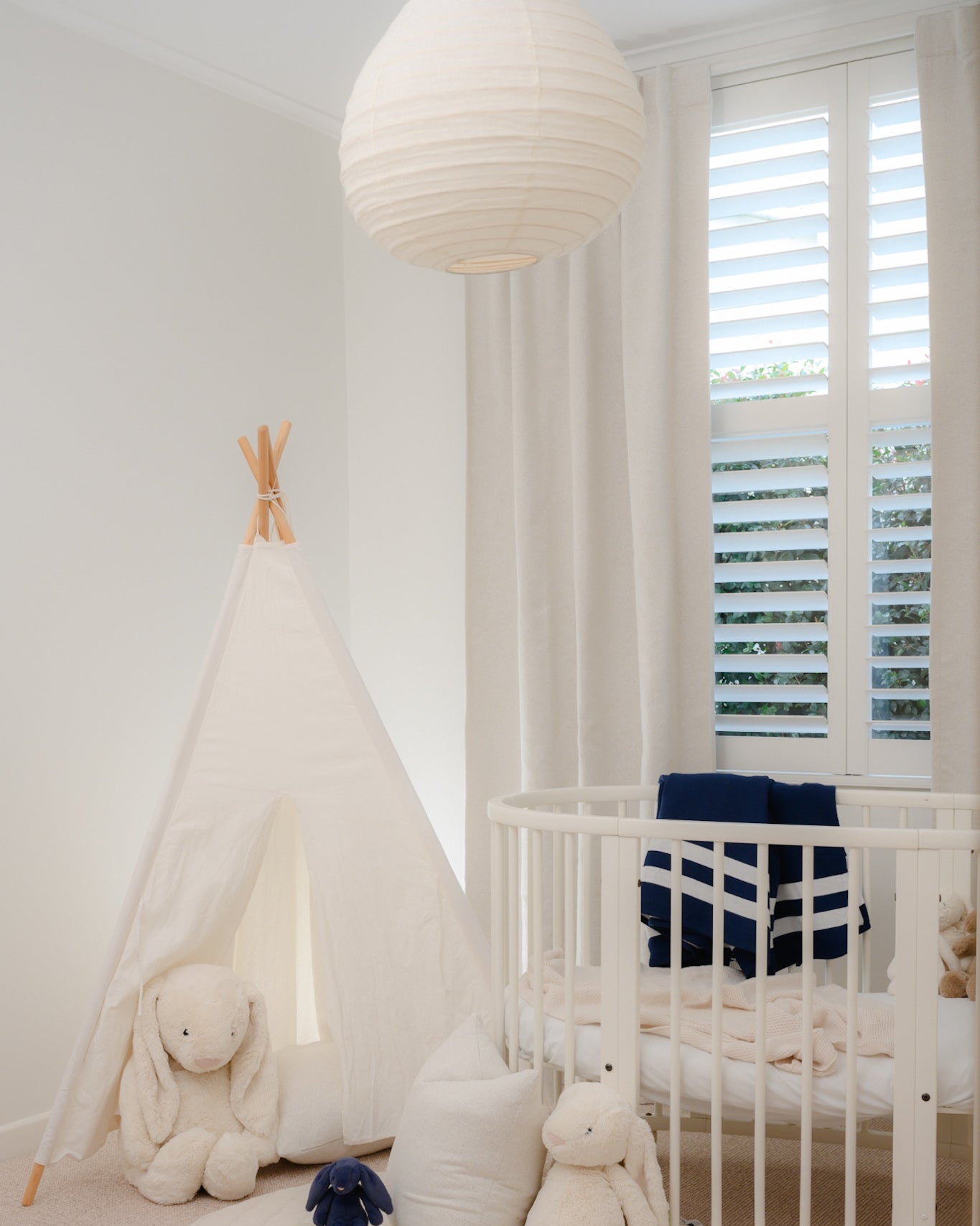 The Rockford Rod in soft white styled beautifully in a nursery. The soft tone complements the Brooklyn Lined Curtain.