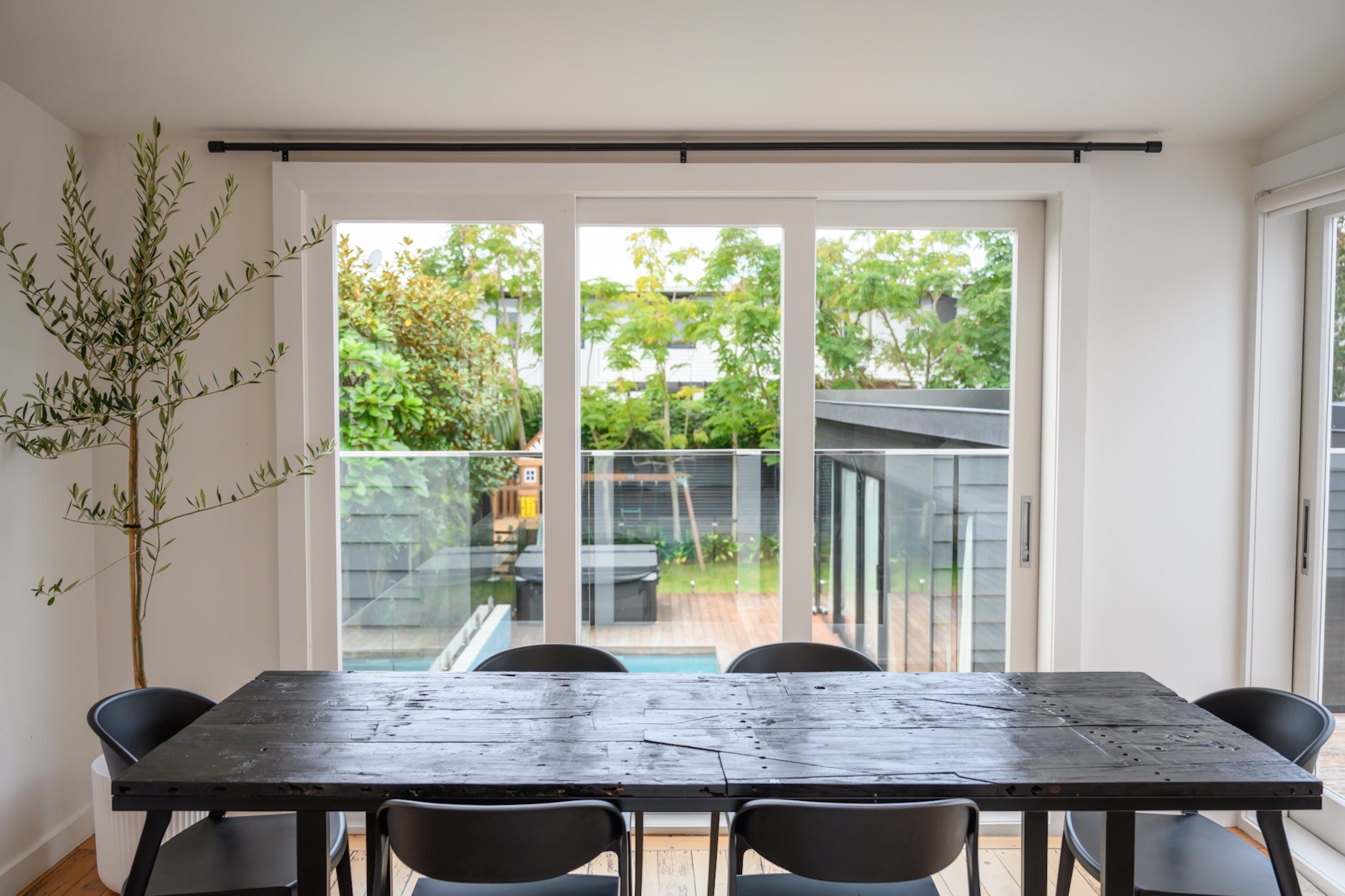 Before shot with the Rockford Rod in black, showing how the addition of curtains can instantly transform your space.